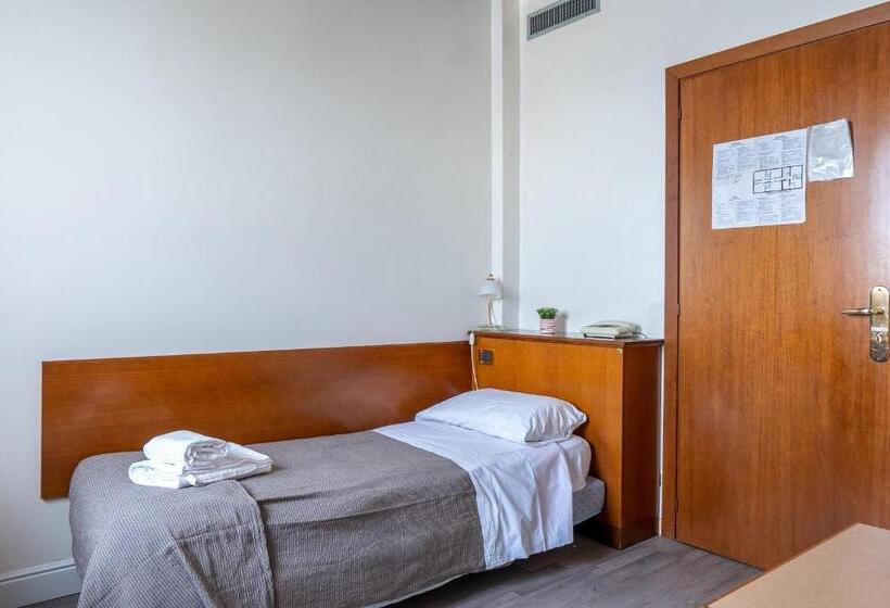 اتاق استاندارد یک نفره, Villa Sara