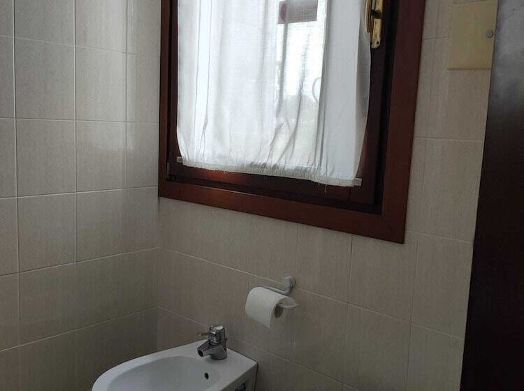 اتاق استاندارد یک نفره, Villa Sara