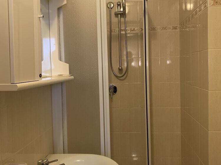 اتاق استاندارد یک نفره, Villa Sara