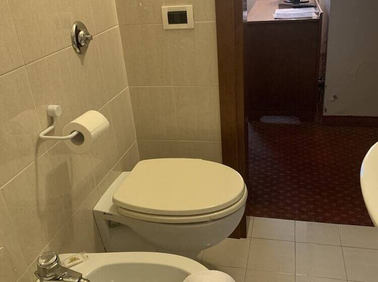 اتاق استاندارد یک نفره, Villa Sara