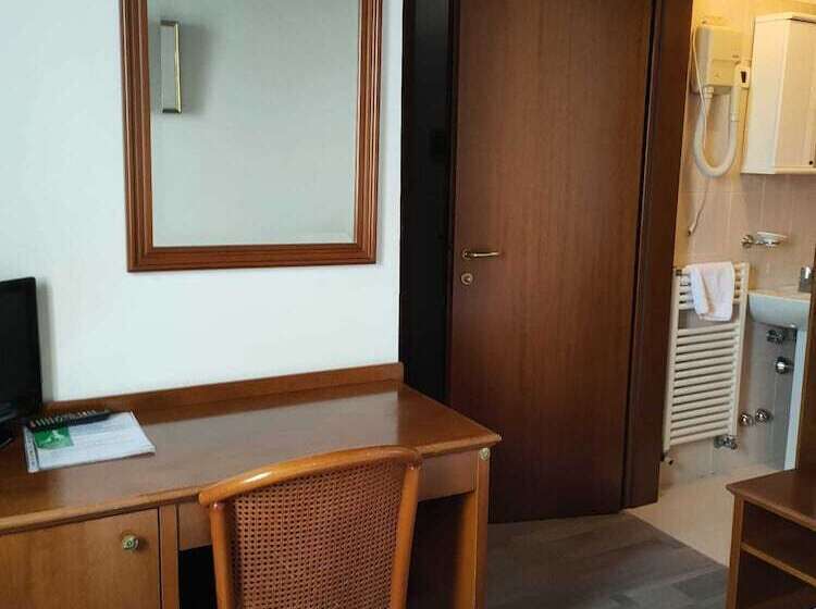 اتاق استاندارد یک نفره, Villa Sara