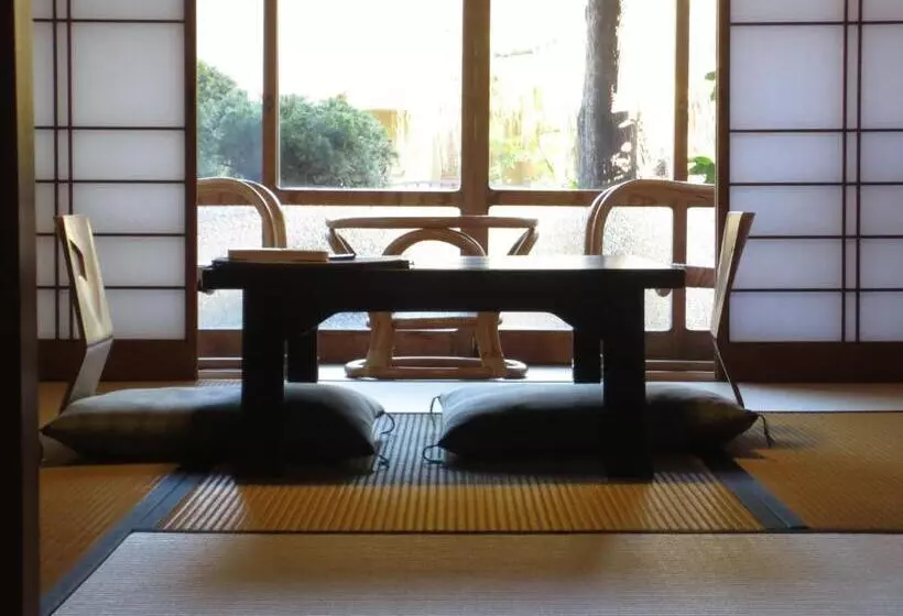 バスルーム共有のトリプルスタンダード, K S House Ito Onsen  Historical Ryokan Hostel