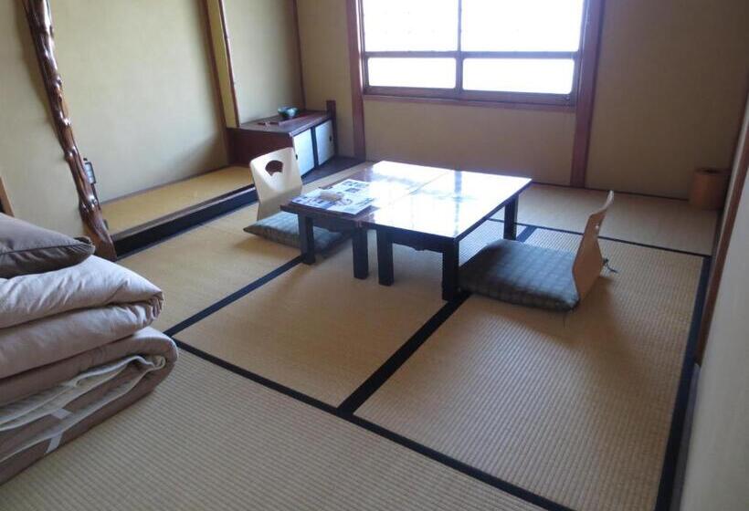 バスルーム共有のトリプルスタンダード, K S House Ito Onsen  Historical Ryokan Hostel