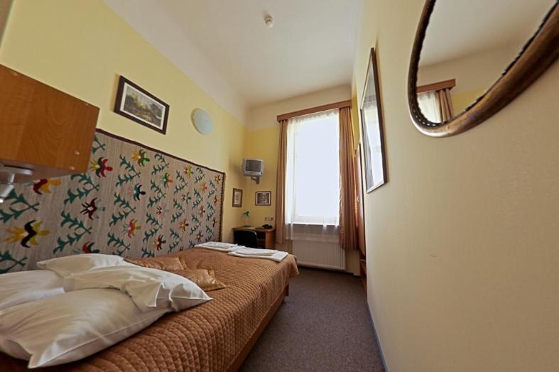 标准单人间, Alef