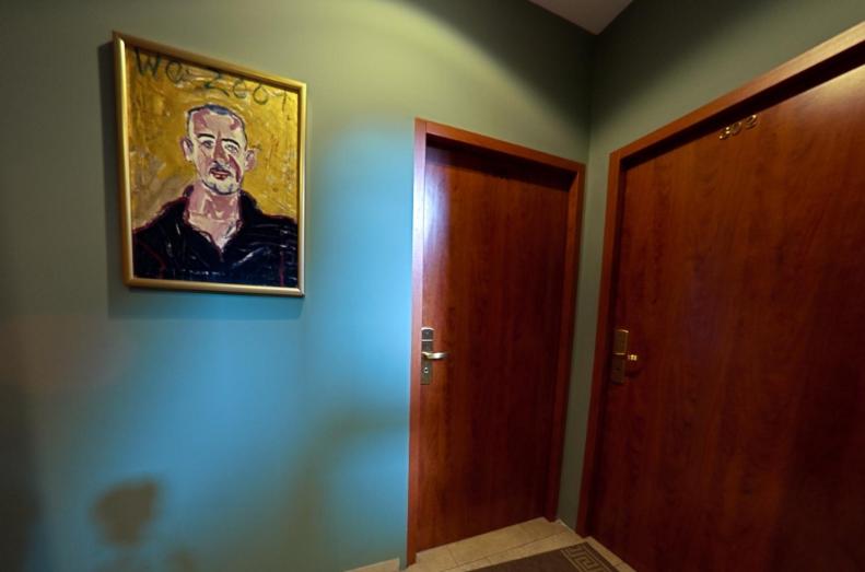 标准单人间, Alef