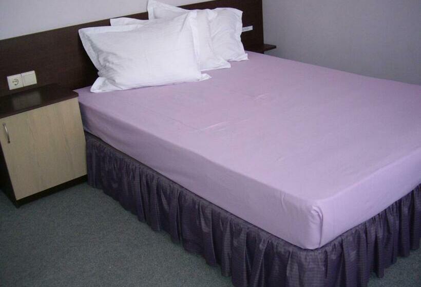 سوییت جونیور, Family Hotel Avramov