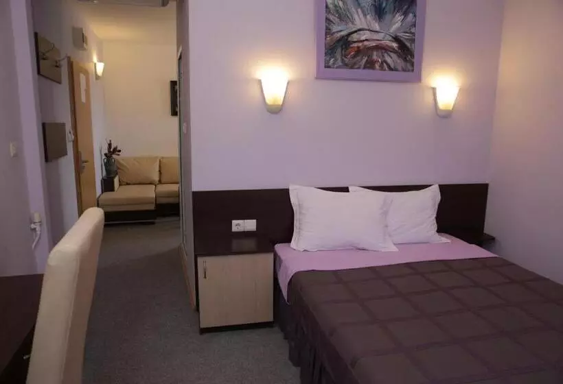 ジュニアスイート, Family Hotel Avramov