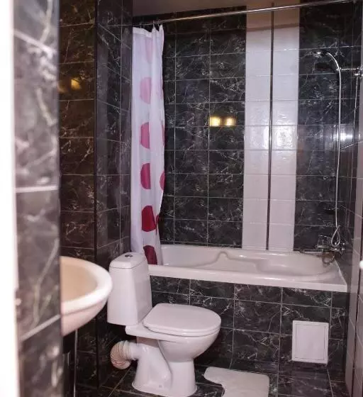 スタンダードスタジオ, Family Hotel Avramov