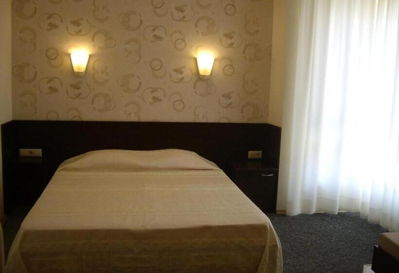 استودیوی استاندارد, Family Hotel Avramov