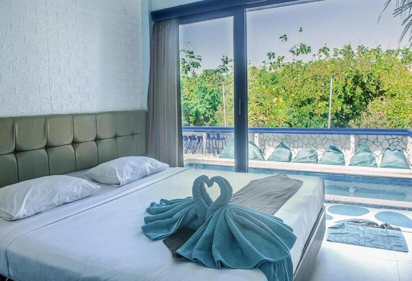 חדר דלוקס, Bombora Surf Camp