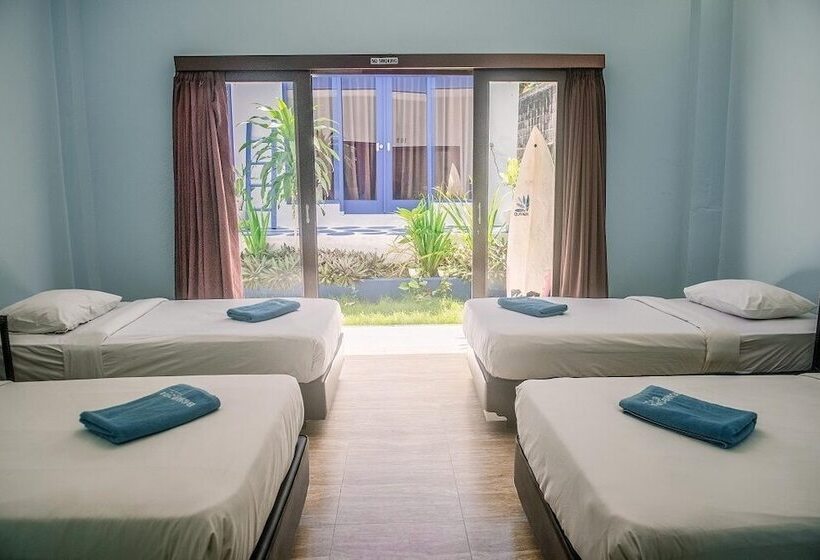 חדר משפחתי, Bombora Surf Camp