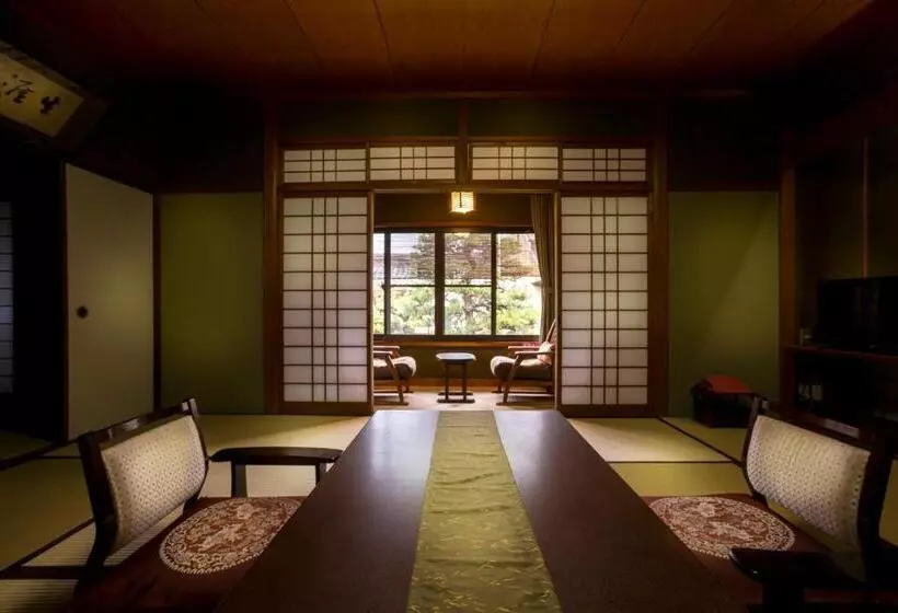 スタンダード4人部屋, Charoku Bekkan