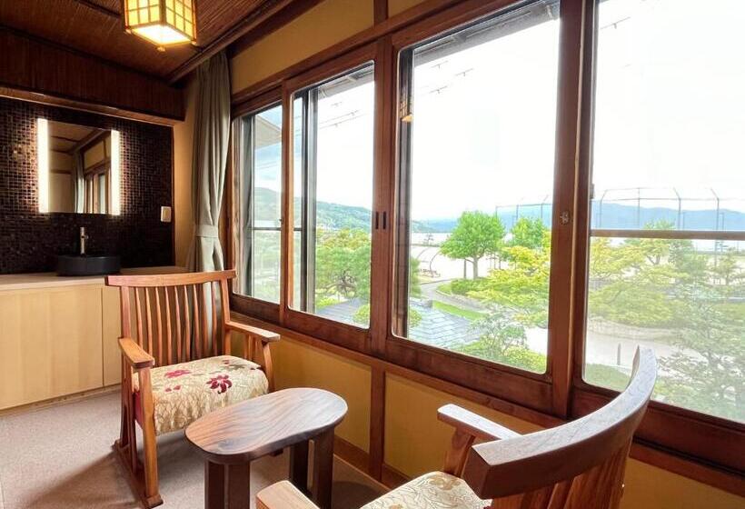 Номер Стандарт Вид на Море, Charoku Bekkan