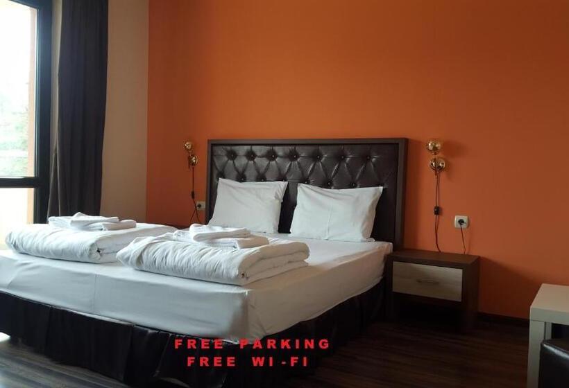 جناح جونيور مطل على المدينة, City Blagoevgrad Family