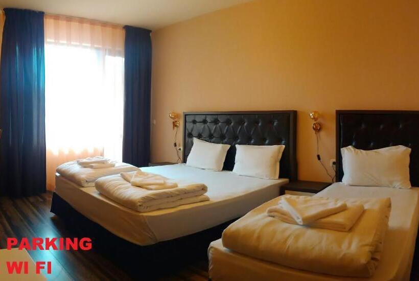 جناح جونيور, City Blagoevgrad Family