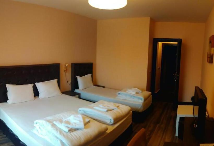 جناح جونيور, City Blagoevgrad Family