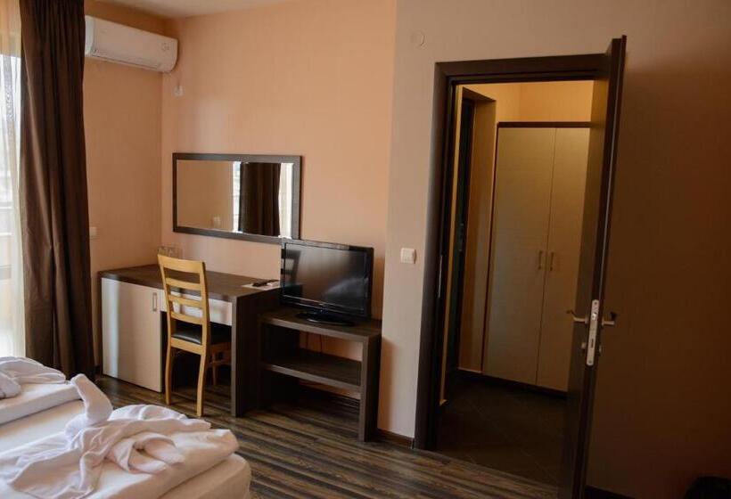 جناح جونيور مطل على المدينة, City Blagoevgrad Family