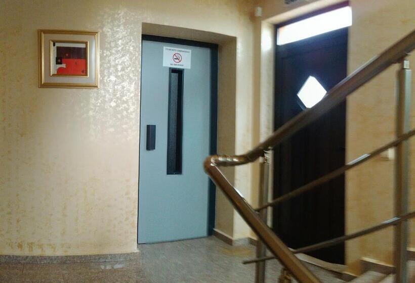 جناح جونيور مطل على المدينة, City Blagoevgrad Family