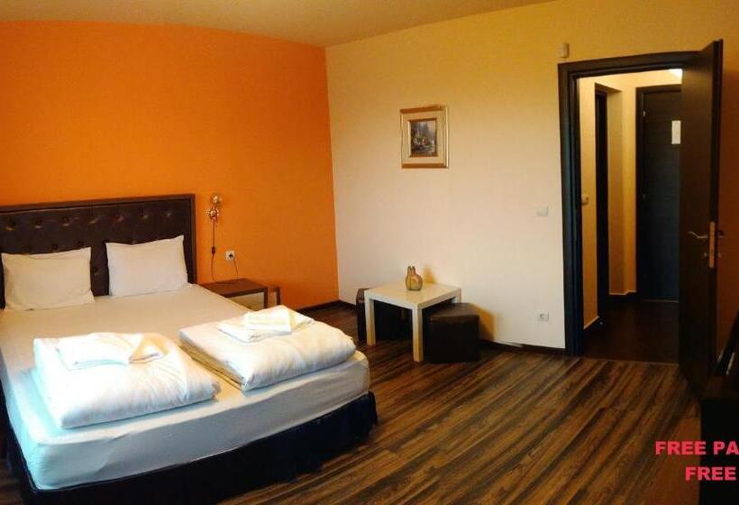 جناح جونيور مطل على المدينة, City Blagoevgrad Family