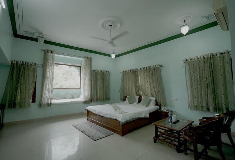 Suite with lake view, Devendragarh Palace   Luxury Paying Guest House