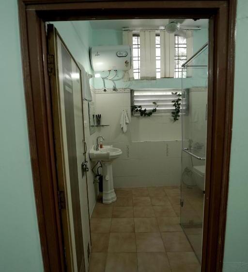 Suite with lake view, Devendragarh Palace   Luxury Paying Guest House