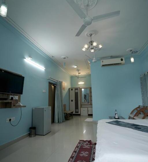 Suite with lake view, Devendragarh Palace   Luxury Paying Guest House