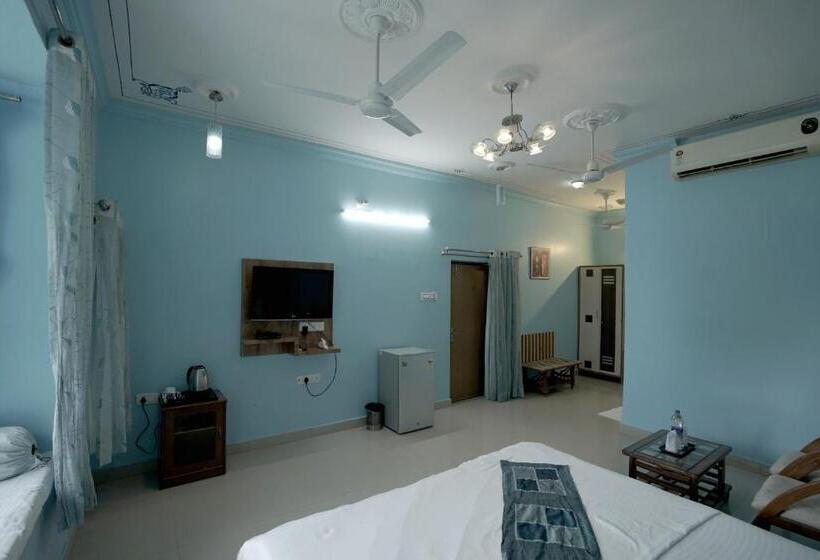 Suite with lake view, Devendragarh Palace   Luxury Paying Guest House
