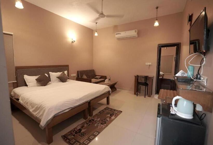 Quarto Deluxe, Devendragarh Palace   Luxury Paying Guest House