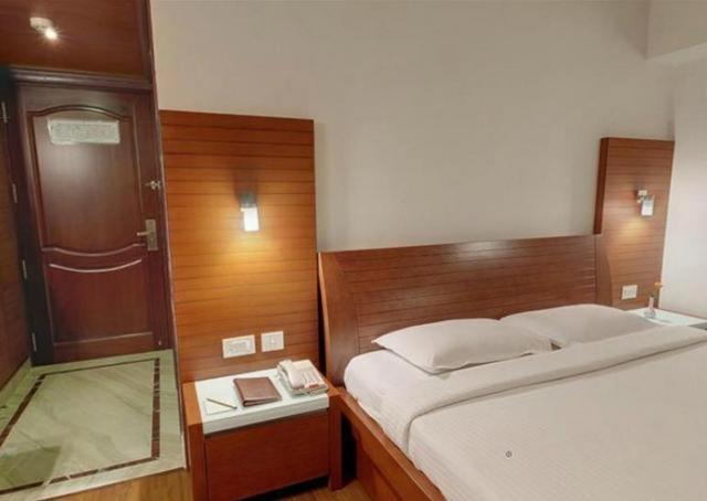 Suite, Parijatha Gateway