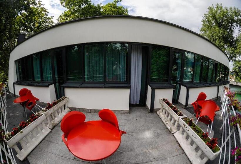 اتاق استاندارد با بالکن, Paviljon