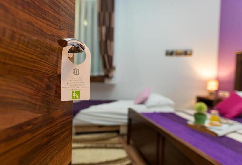 اتاق استاندارد سه نفره, Paviljon