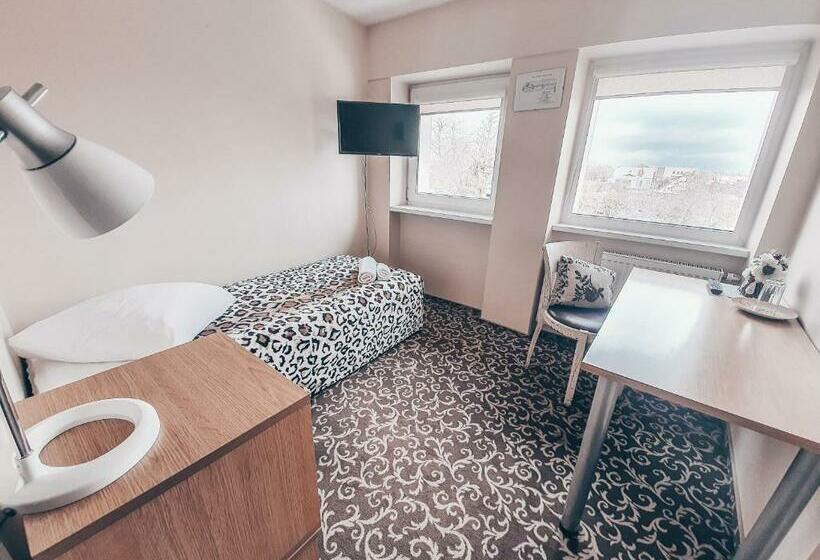 اتاق استاندارد یک نفره, Pervaža