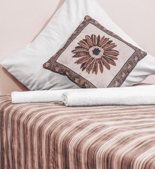 اتاق استاندارد سه نفره, Pervaža