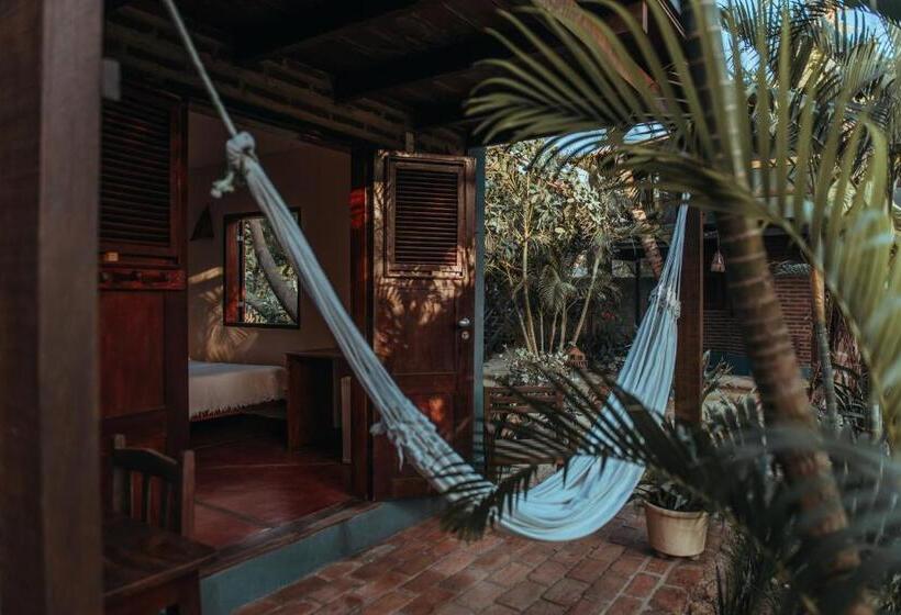 Standaard Driepersoonskamer, Pousada Mahi