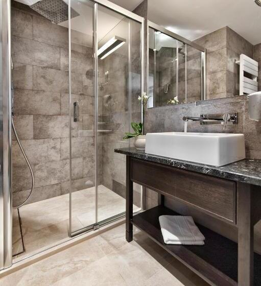 חדר דלוקס, Red Baron Hotel & Restaurant