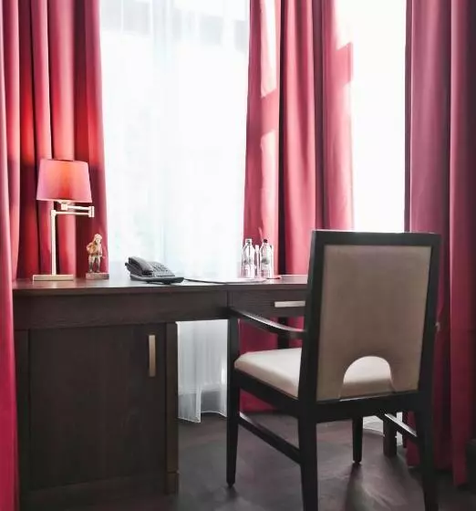 デラックスルーム, Red Baron Hotel & Restaurant