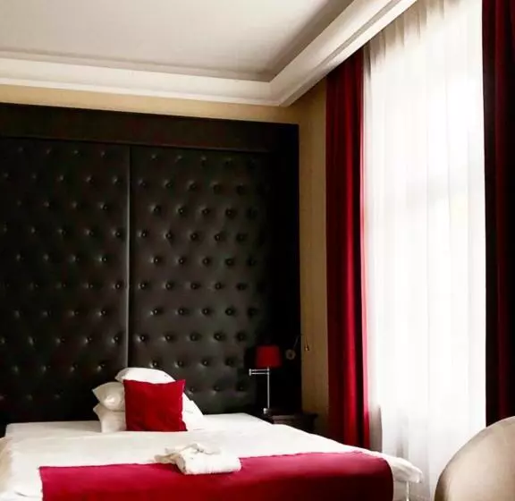 デラックスルーム, Red Baron Hotel & Restaurant
