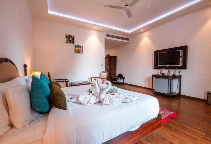 غرفة بريميوم, The Fern Surya Resort Kasauli Hills, Dharampur