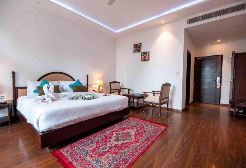 프리미엄 룸, The Fern Surya Resort Kasauli Hills, Dharampur