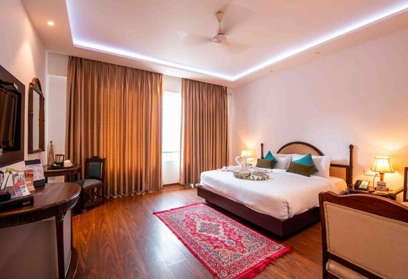 غرفة بريميوم, The Fern Surya Resort Kasauli Hills, Dharampur