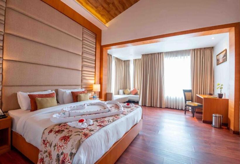 جناح كلوب, The Fern Surya Resort Kasauli Hills, Dharampur