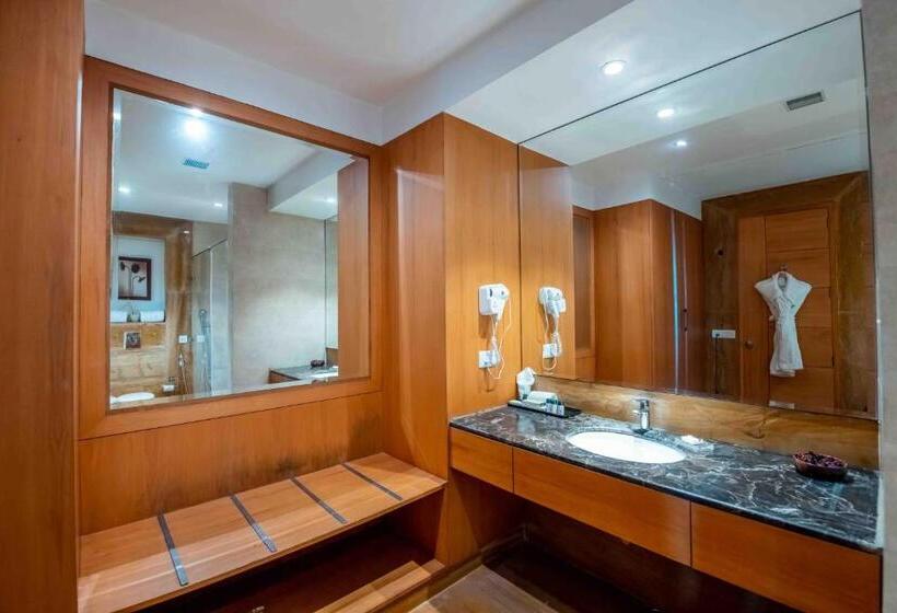 جناح كلوب, The Fern Surya Resort Kasauli Hills, Dharampur