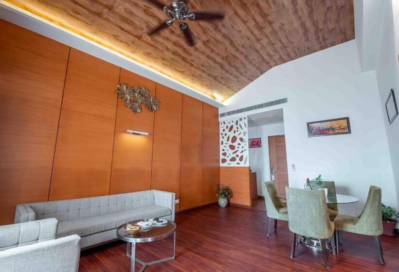 جناح كلوب, The Fern Surya Resort Kasauli Hills, Dharampur