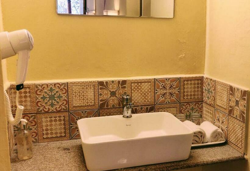 标准间, Jungle Hut