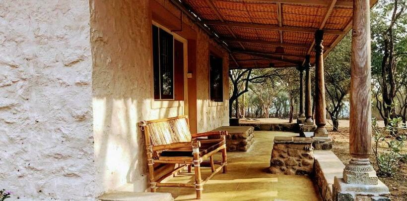 标准间, Jungle Hut