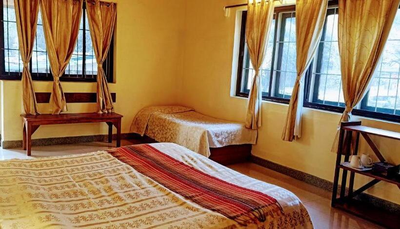 标准间, Jungle Hut