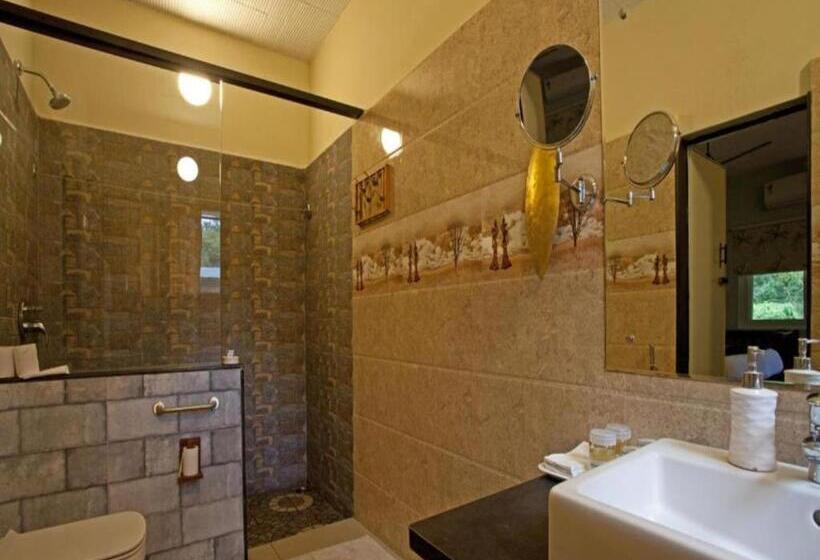 高级大房间, Jungle Hut