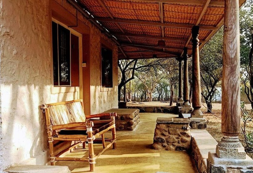 标准间, Jungle Hut