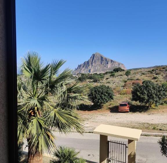 基本三人间, Raggi Di Sole