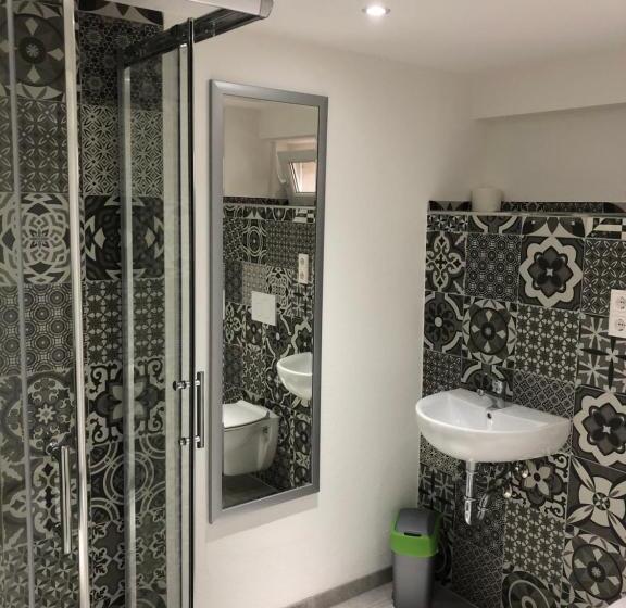 Quarto Quadruple Clássico, Greenhome Lörrach  Ihre Unterkunft Im 3 Ländereck